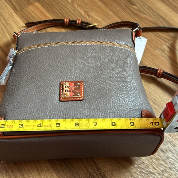 Dooney and Bourke Cross body brand new - Picture 4 of 7
